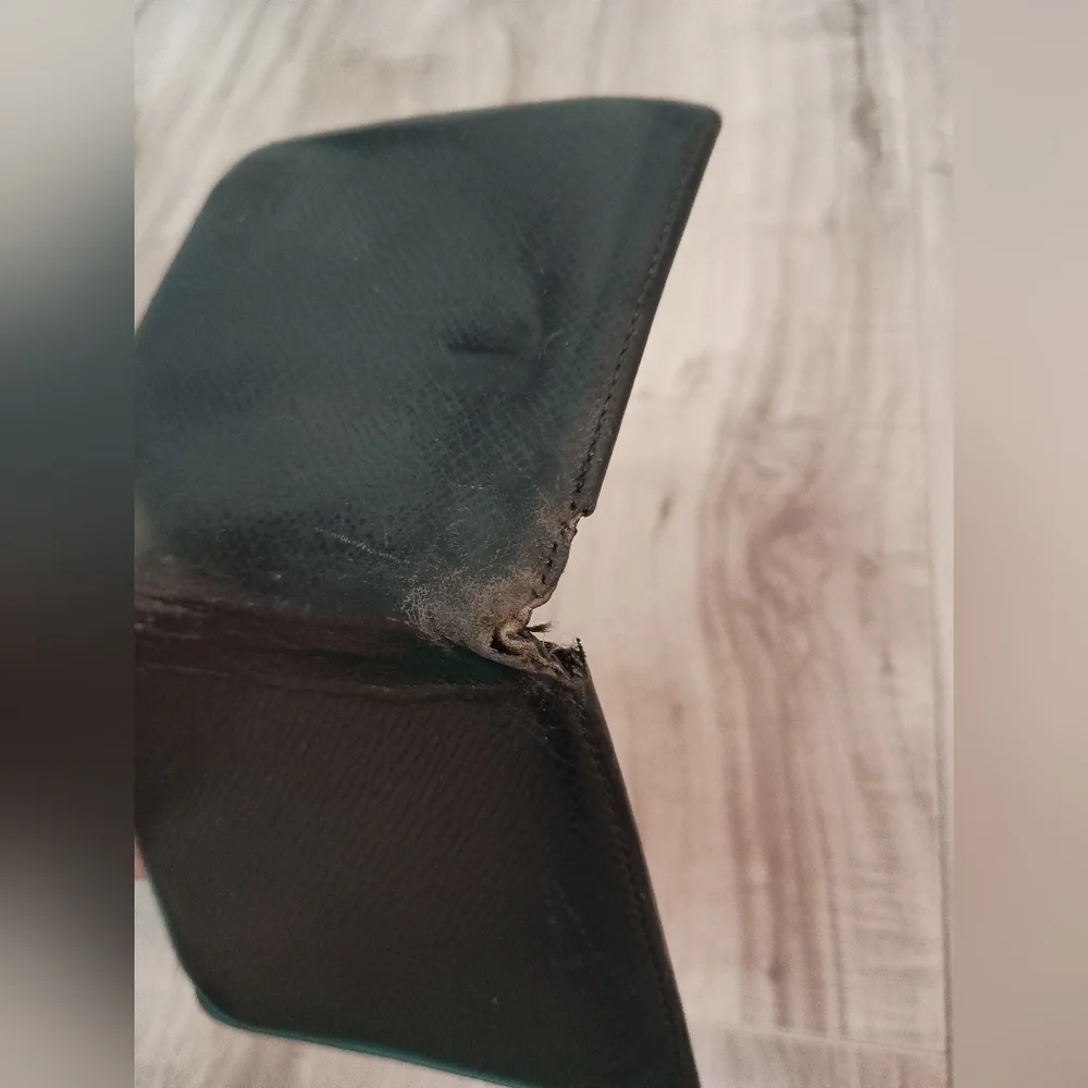 Louis Vuitton Black Taiga Leather Mens Multiple Wallet